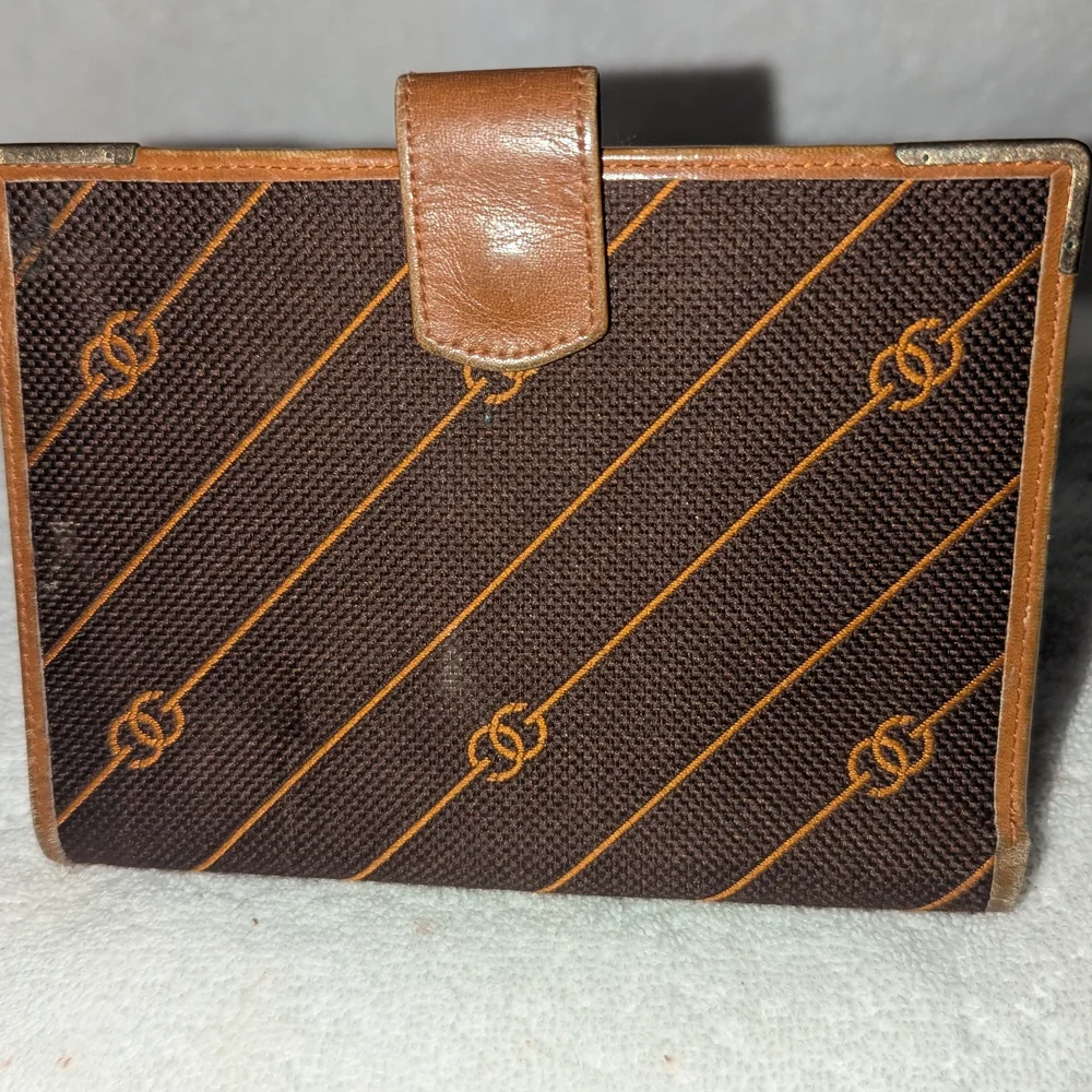 Brown Leather Designer Wallet with Vintage Pattern and Structured Design